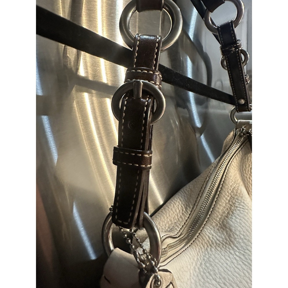 Coach White and Brown Leather Shoulder Bag with Slouchy Silhouette - Picture 4 of 9